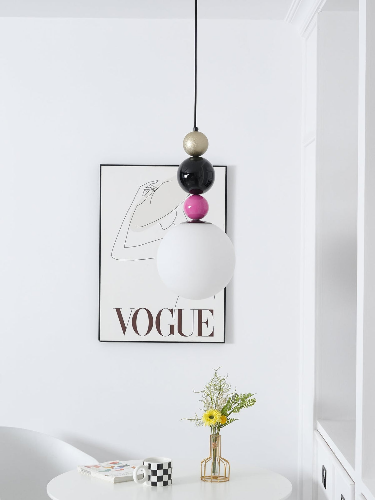 Eshaisra nordisk pendellampe i glas med runde stablede kugler og kunstnerisk design