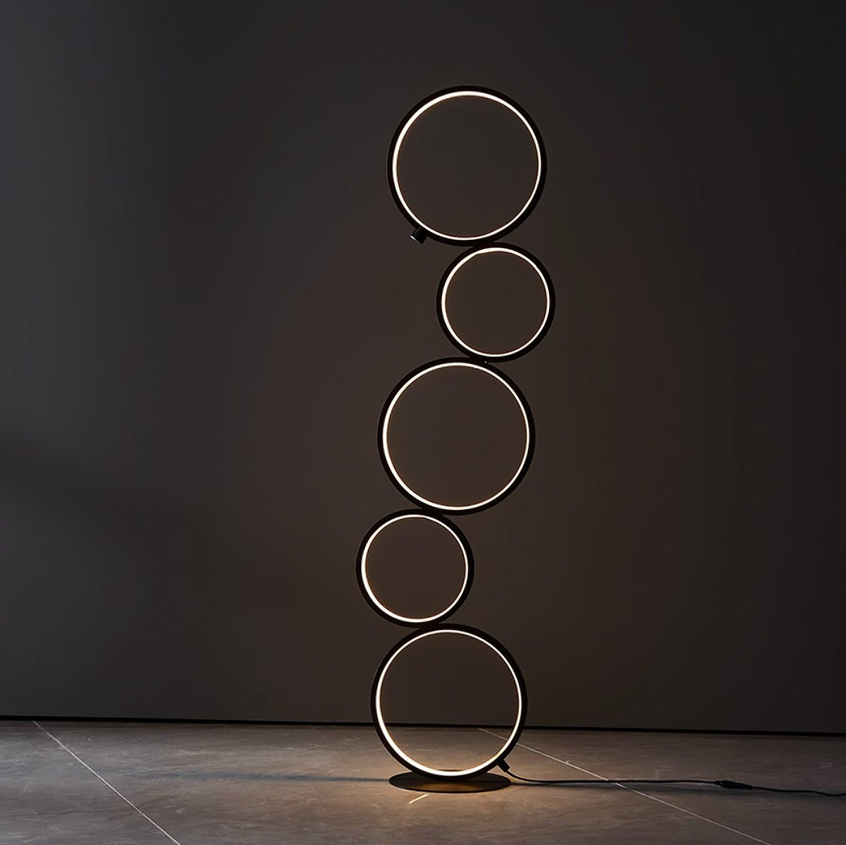 Noroaine golvlampa