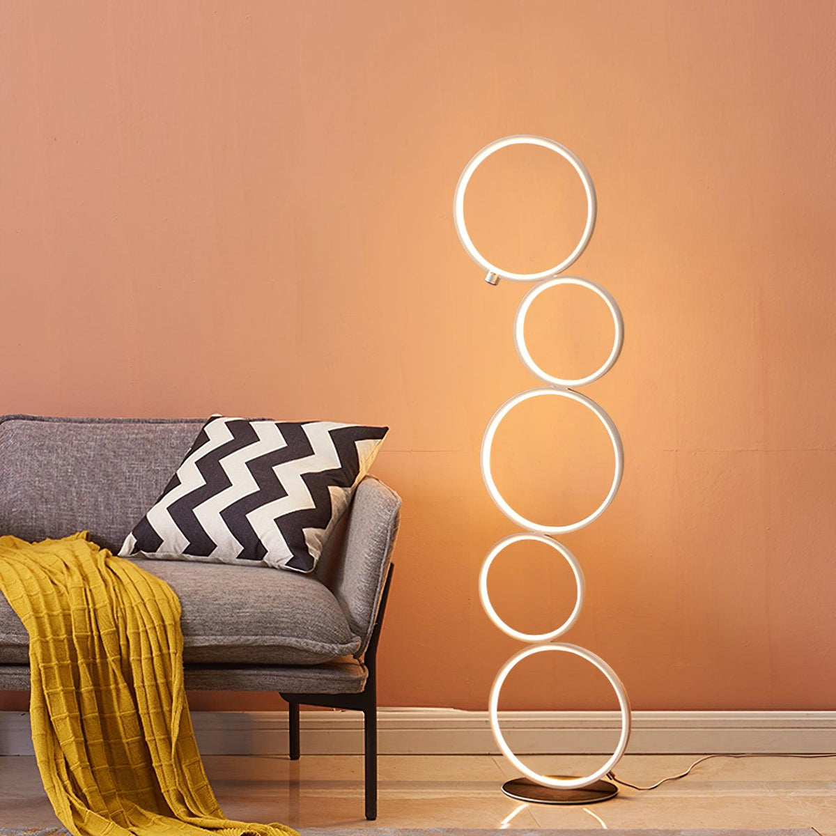 Noroaine golvlampa