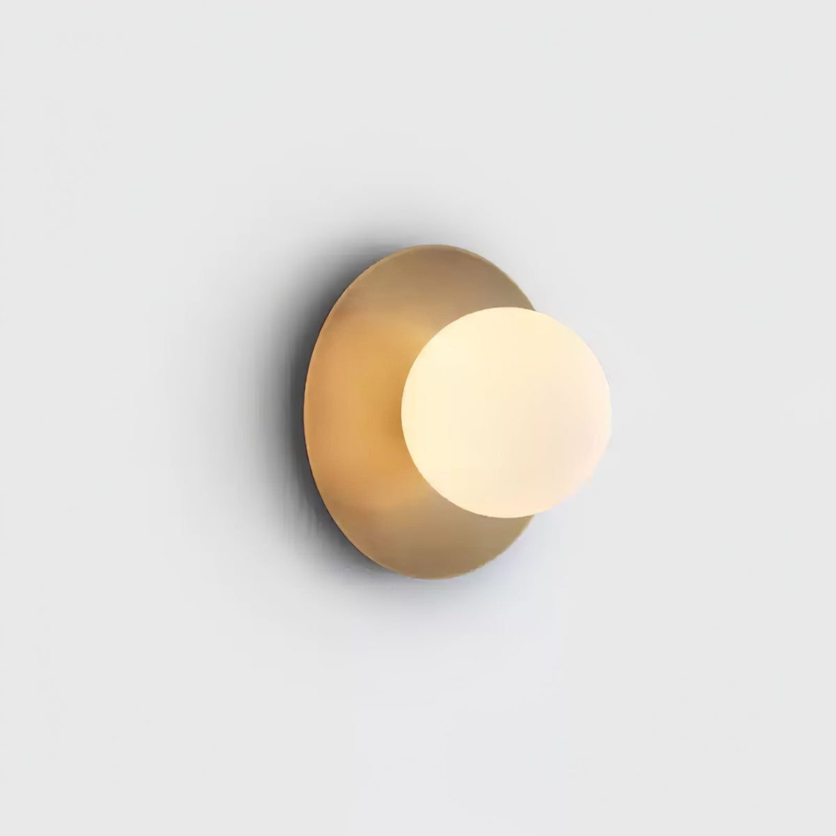 Elem modern minimalistisk rund vägglampa i konstglas och mässing