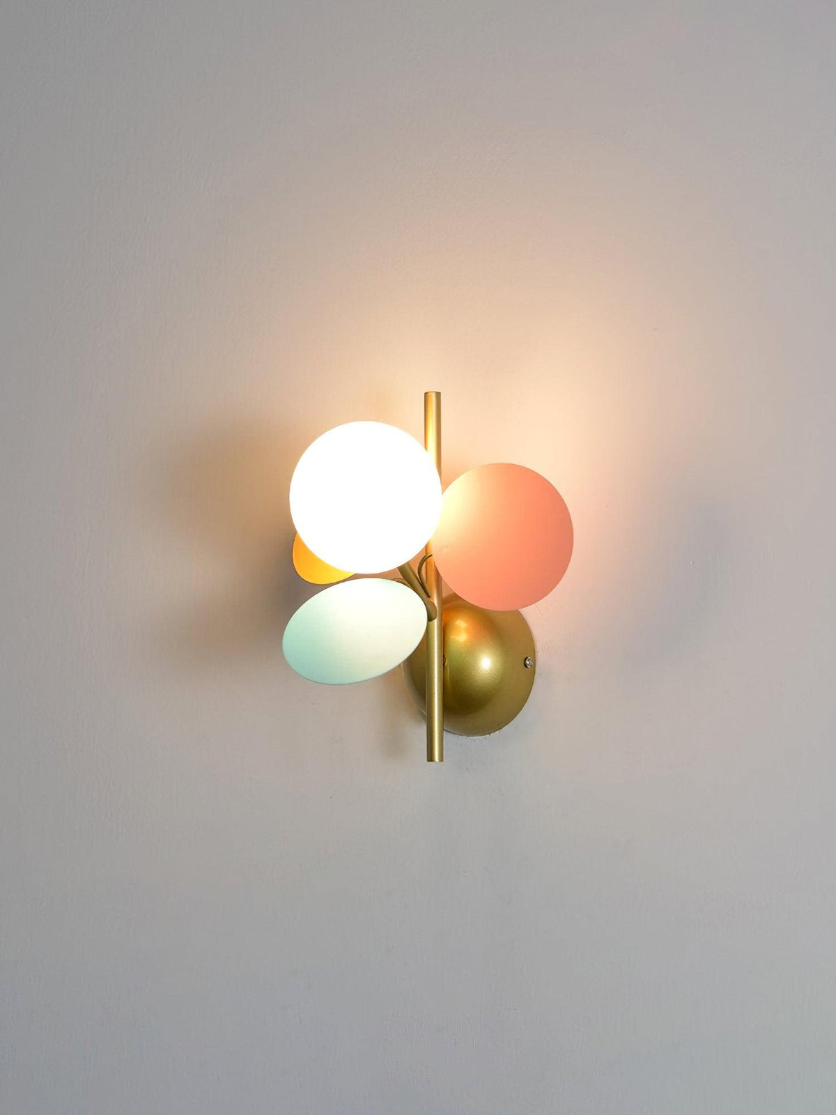 Culoren rund nordisk konstvägglampa i glas