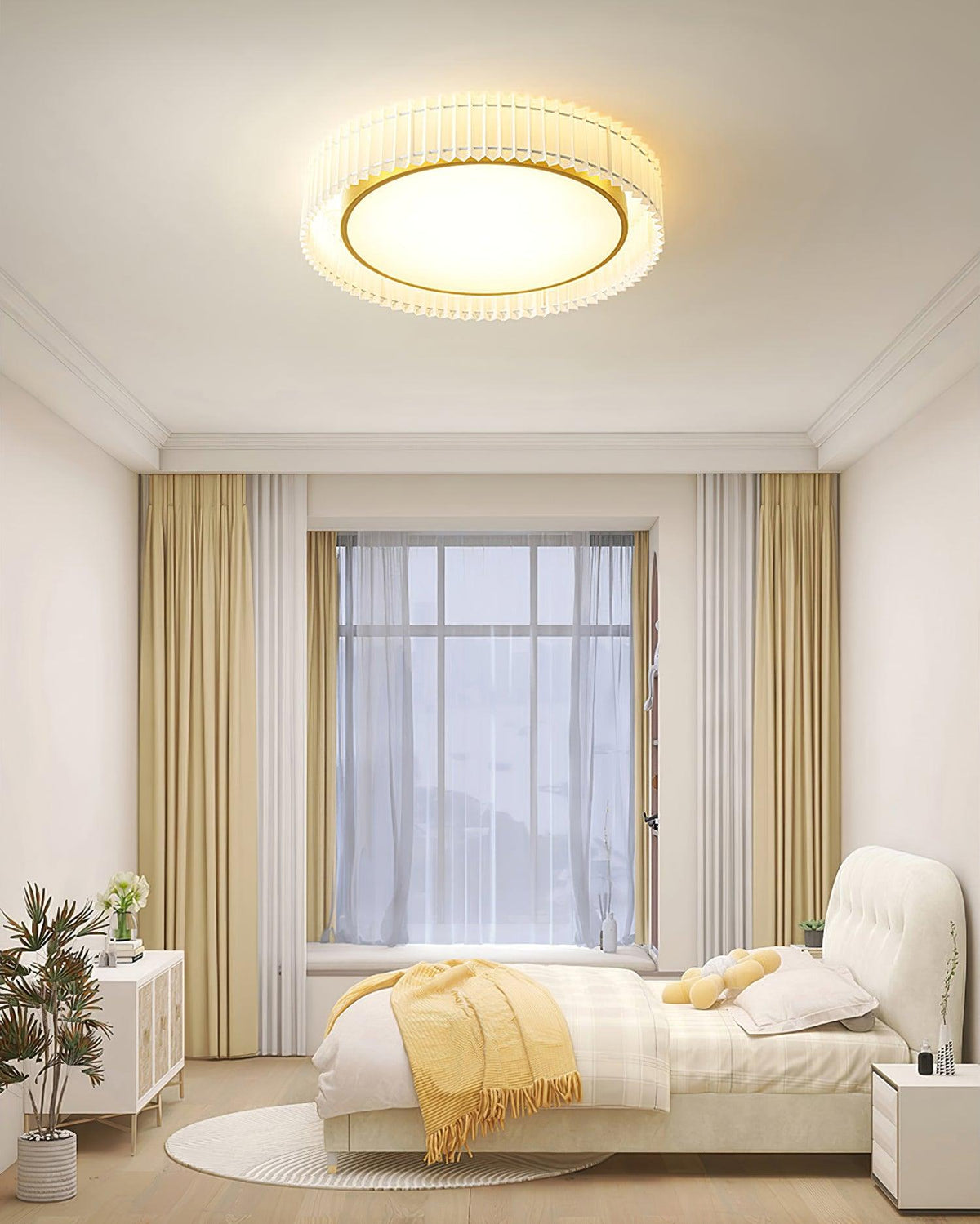Rund loftslampe med plisseret stof fra Corinila