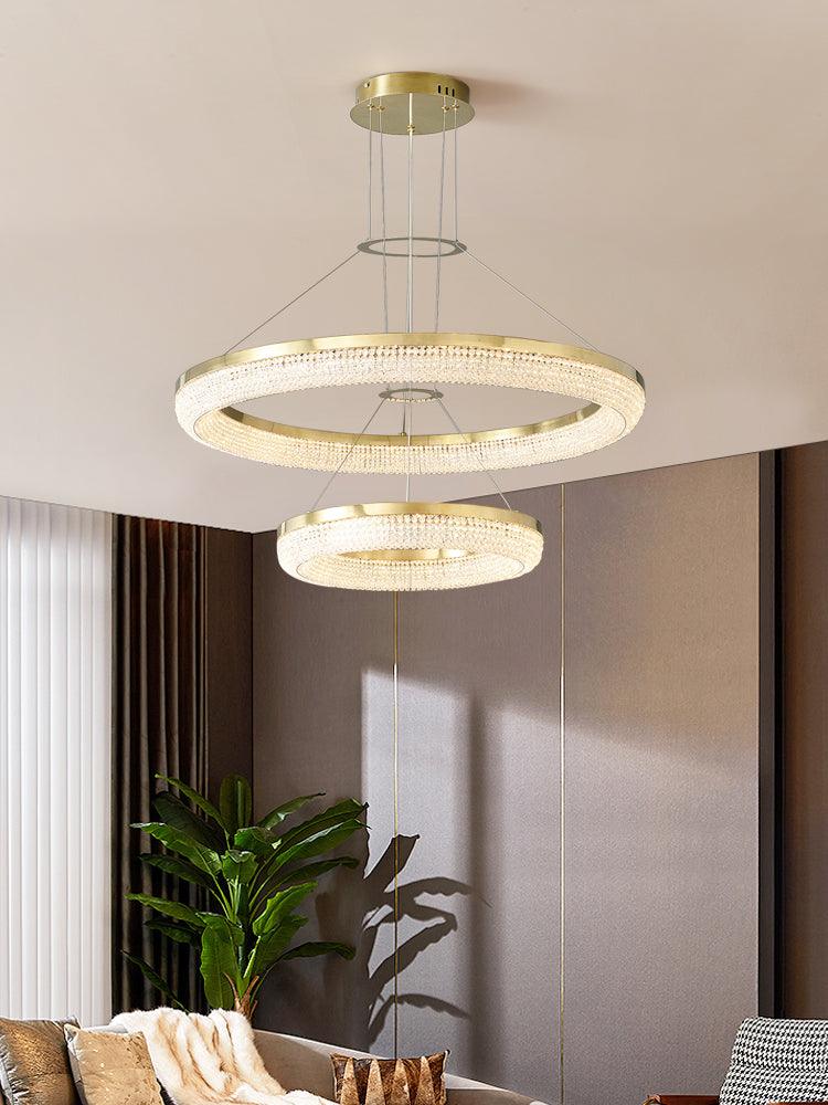 Cyrereon rund kristallampa i guld med LED