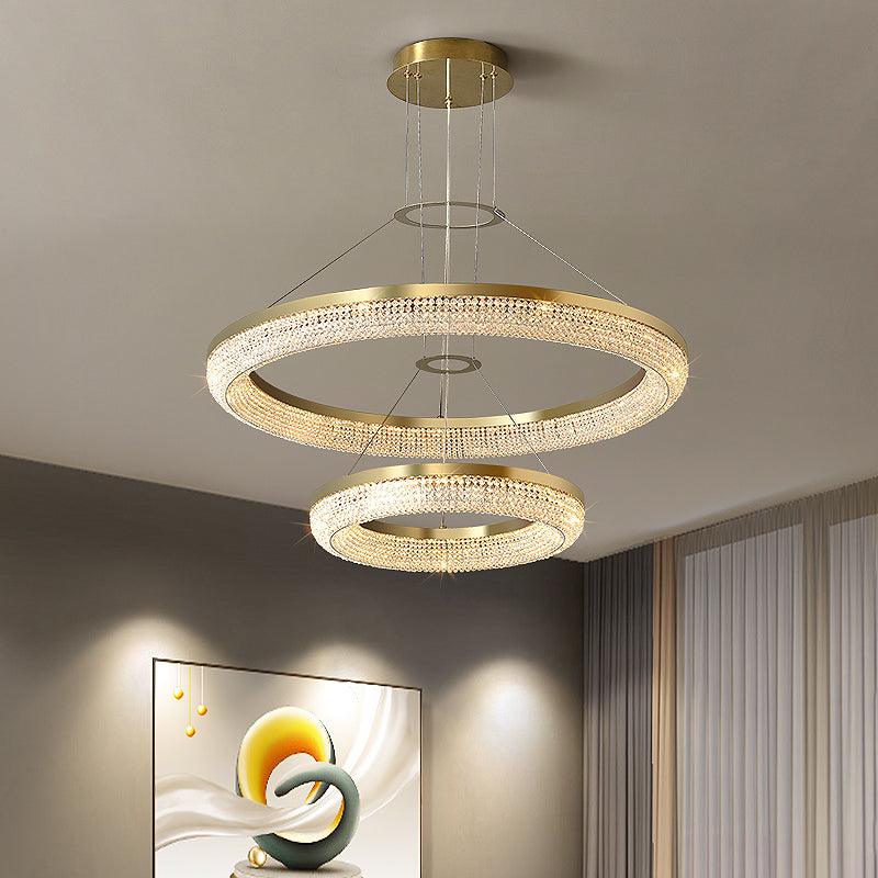 Cyrereon rund kristallampa i guld med LED
