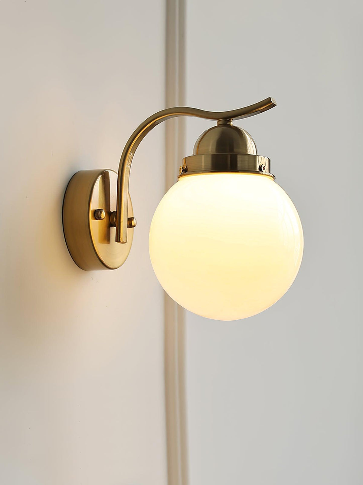 Avrinir moderni minimalistinen lasiseinävalaisin