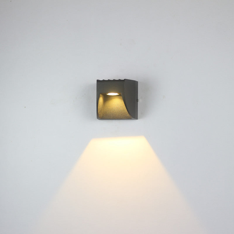 Ray minimalistinen ylös- ja alaspäin valaiseva metallinen ulkoseinävalaisin, musta