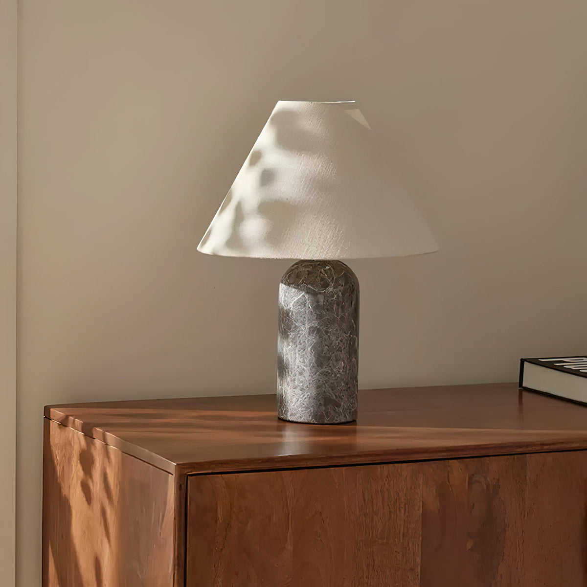 Veralyn-marmorbordlampe