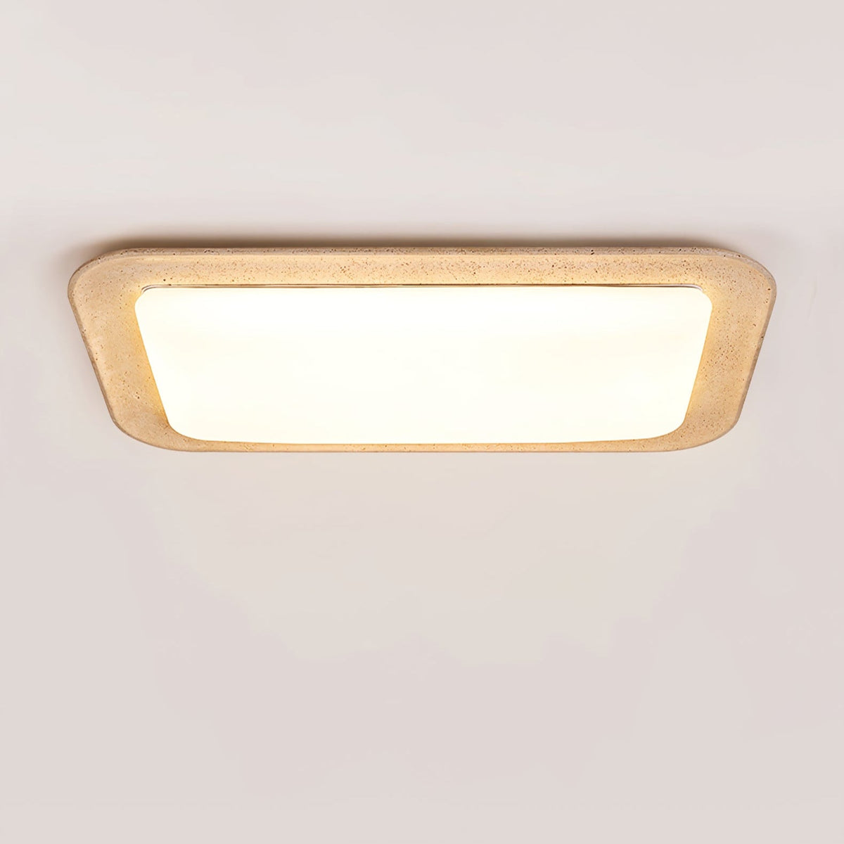 Zirke-loftslampe i travertin