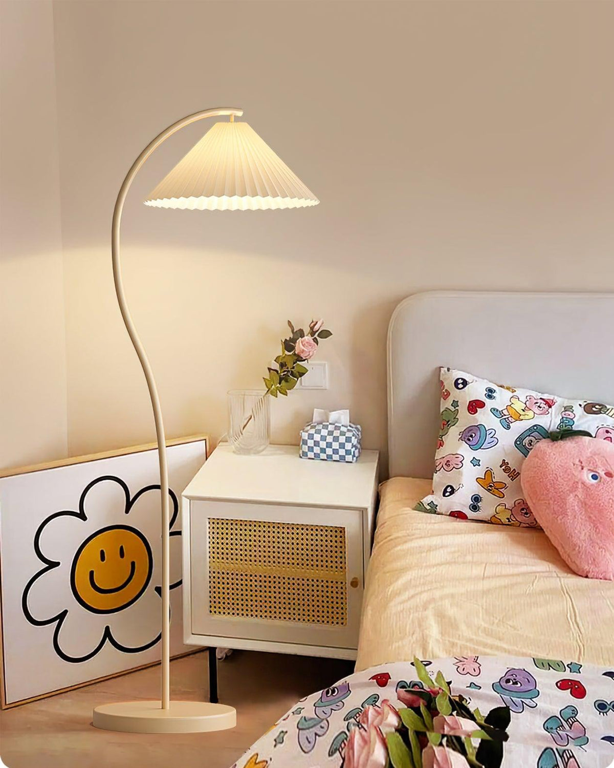 Mytalils modern böjda golvlampa i tyg