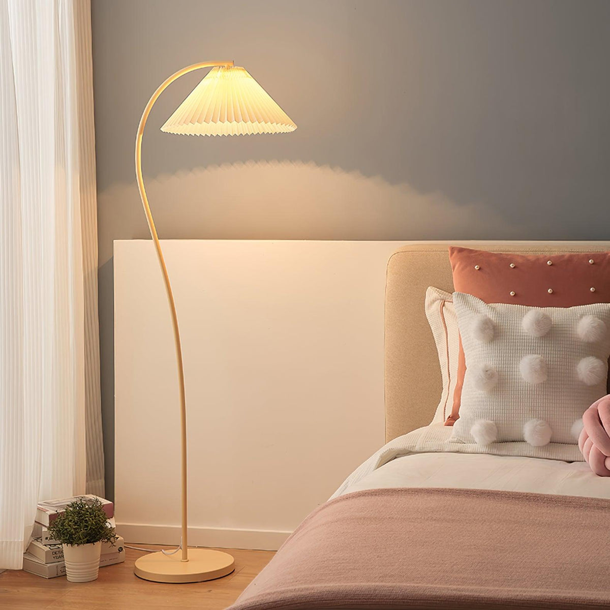 Mytalils modern böjda golvlampa i tyg