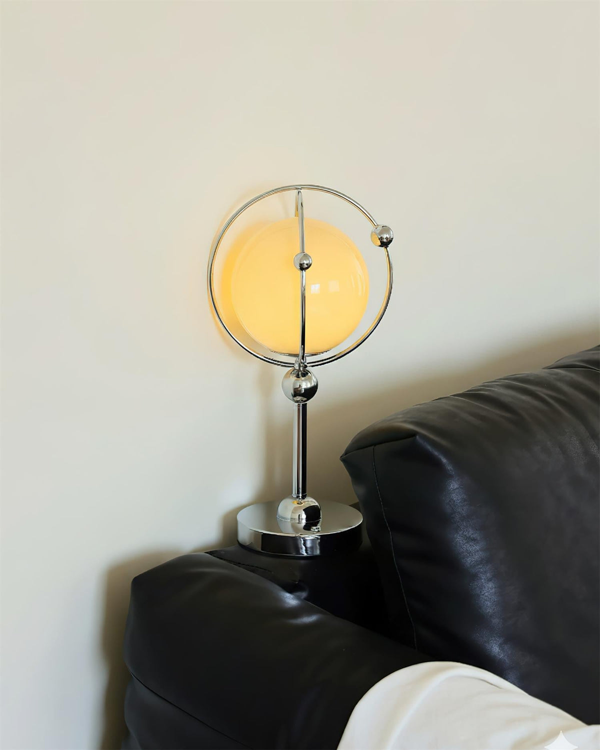 Aveniia Hoop Table Lamp