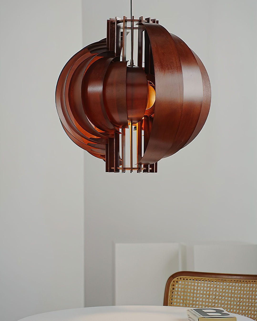 Candeeiro suspenso de madeira com aro elegante premium Ivraeus