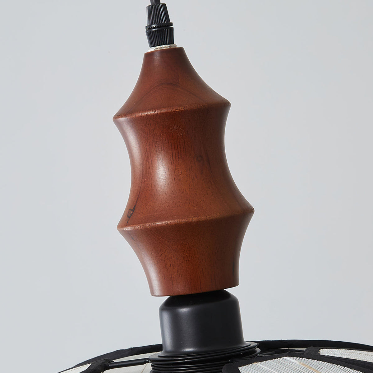 Candeeiro de teto boho de tecido com recortes ondulados