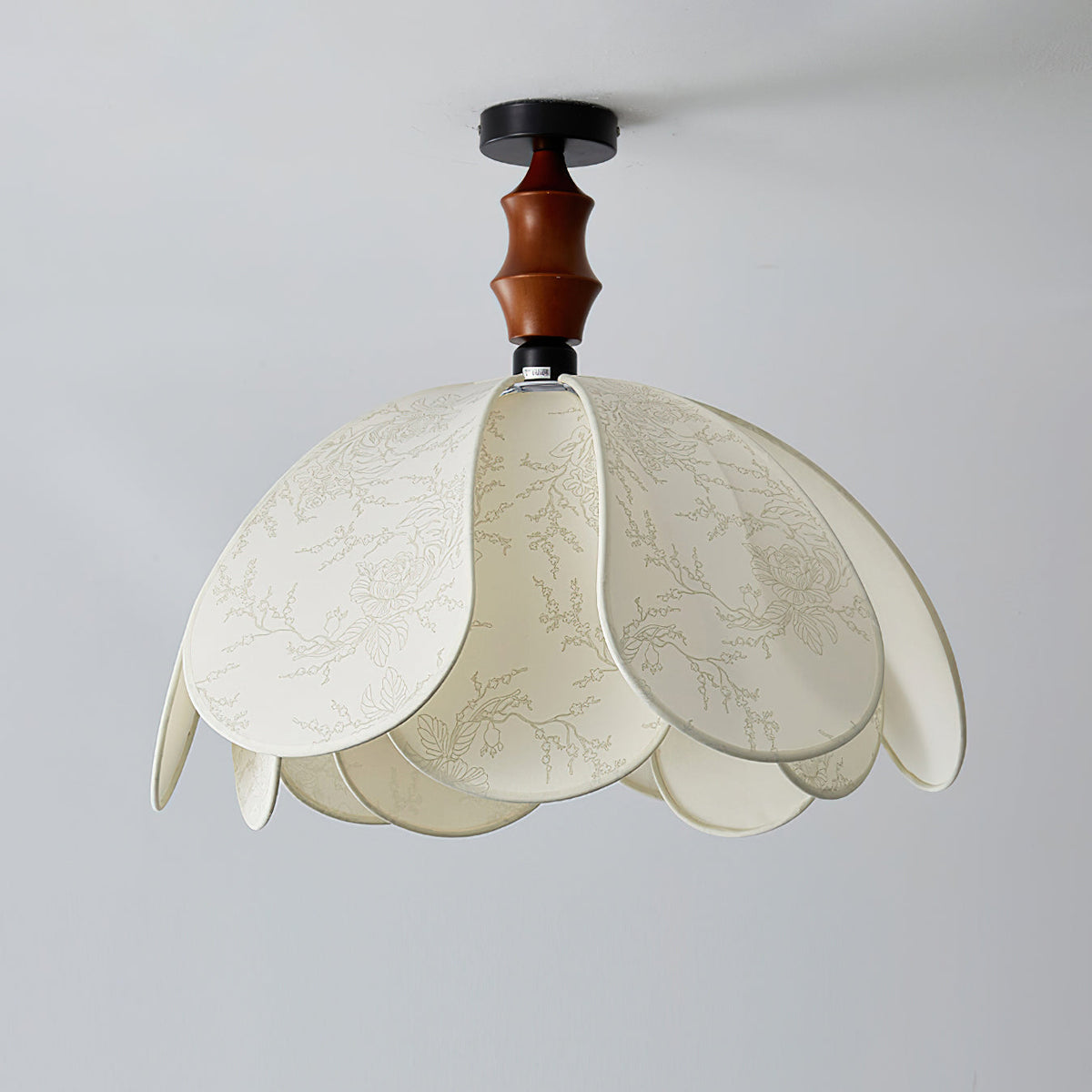 Candeeiro de teto boho de tecido com recortes ondulados