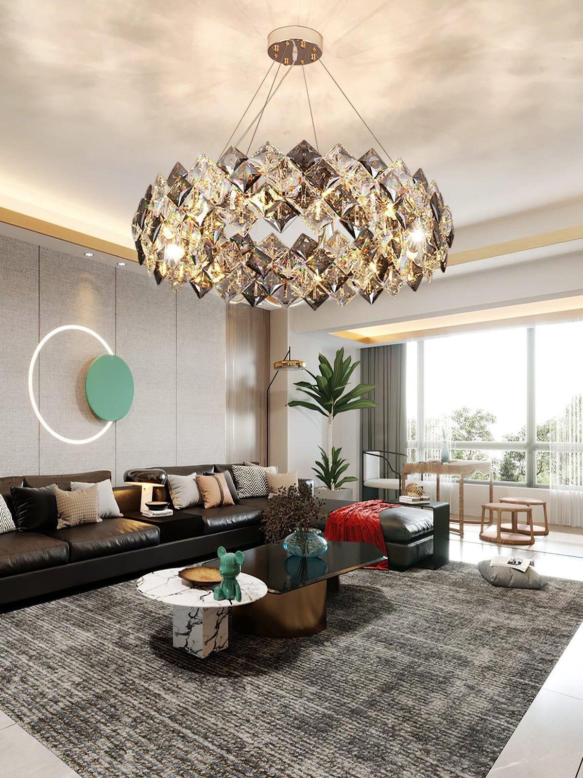 Luxenine rund lysekrone med skalaformet krystal, guldfinish og LED