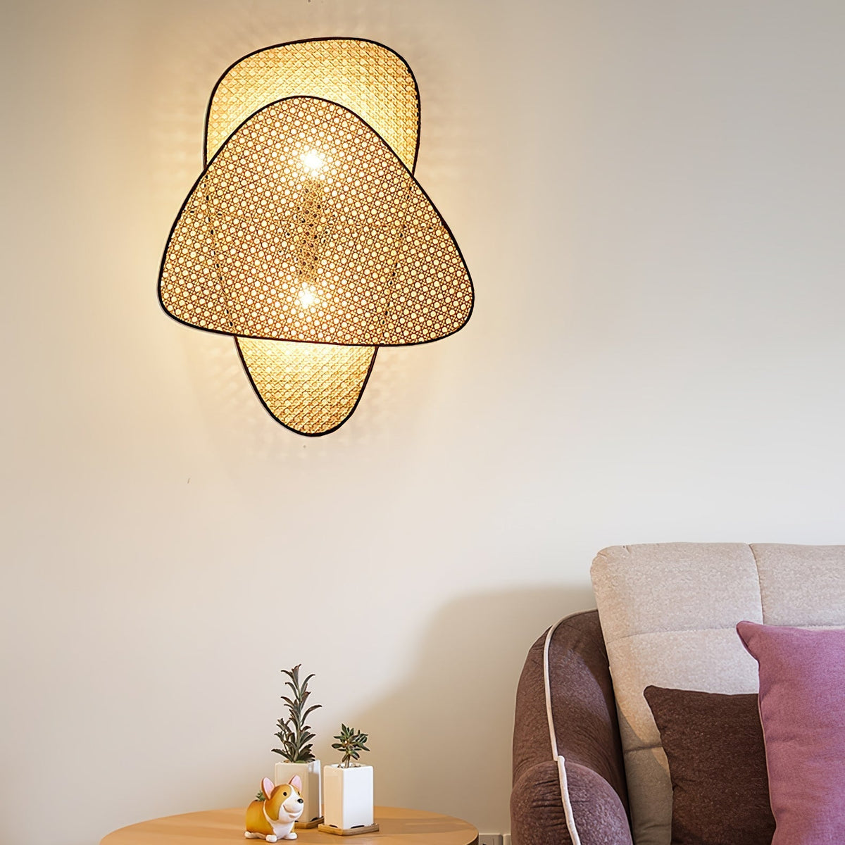 Caneira konstnärlig vägglampa i naturfärgad bambu med cannage