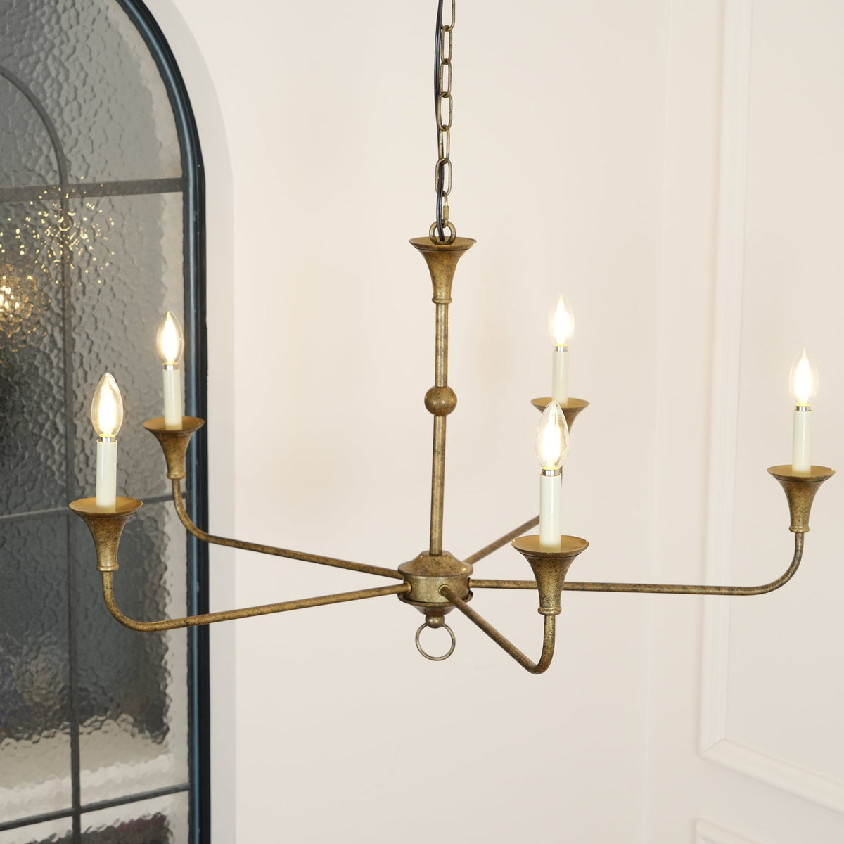 Lustre Livelo elegante com velas