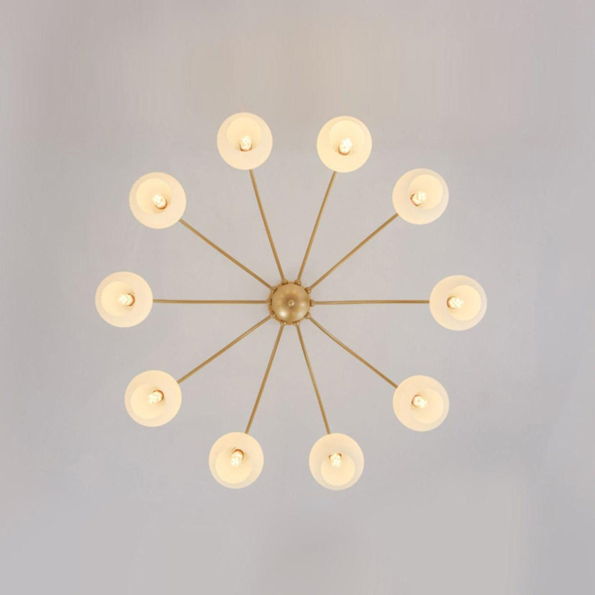 Zusk skulpturel moderne glaslysekrone i guld med 8 lyskilder