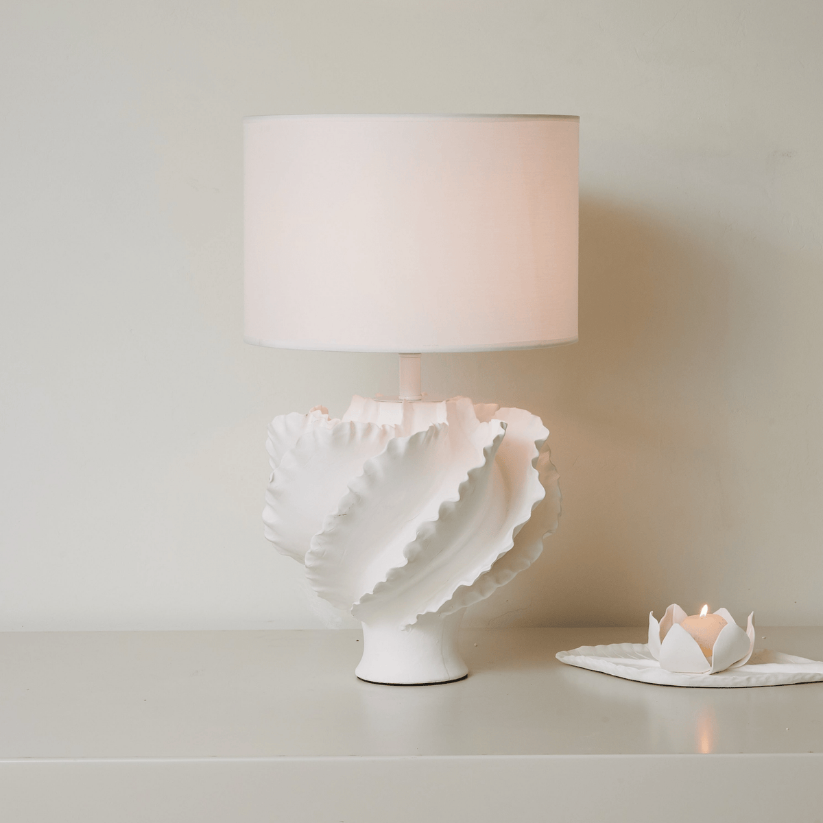Keith modern bordslampa i keramik