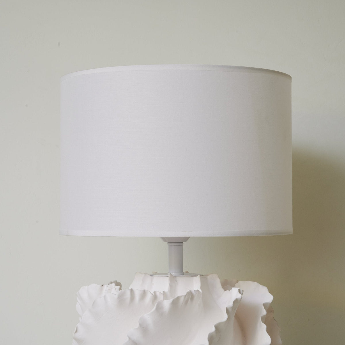 Keith modern bordslampa i keramik