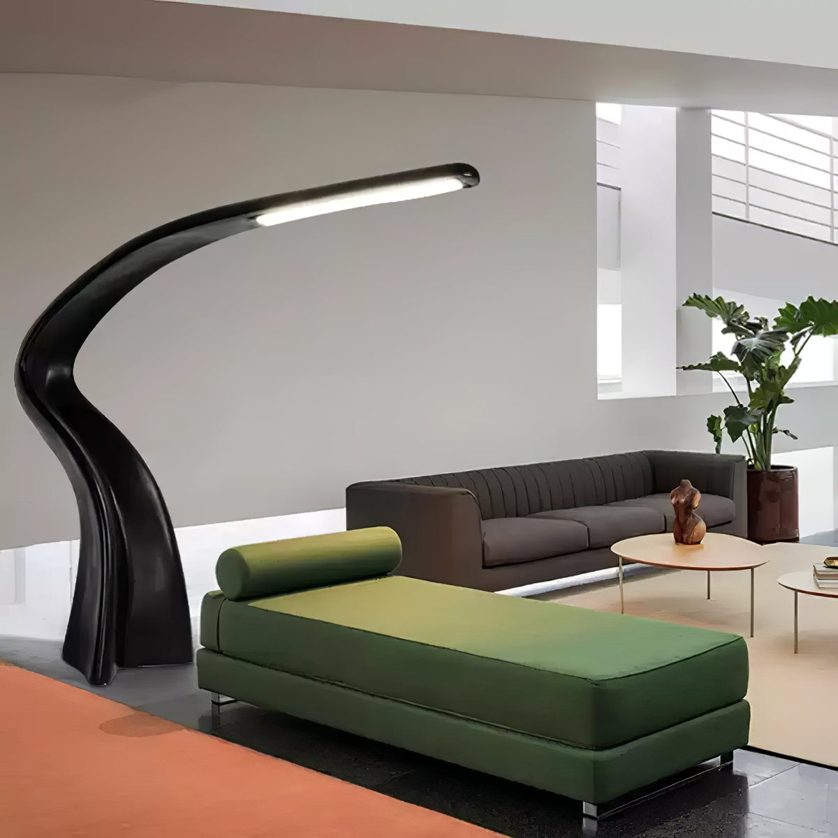 Modern svart golvlampa