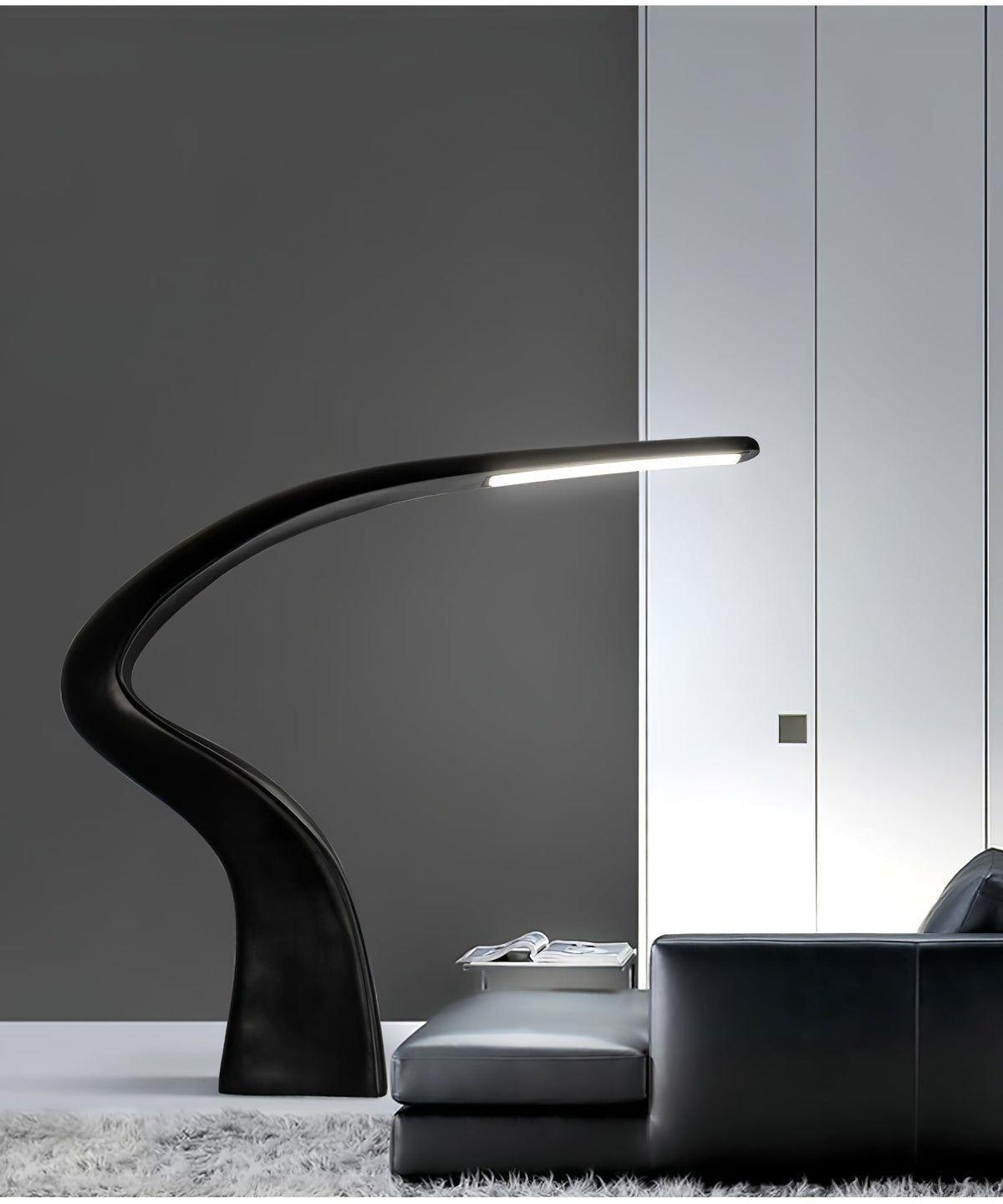 Modern svart golvlampa
