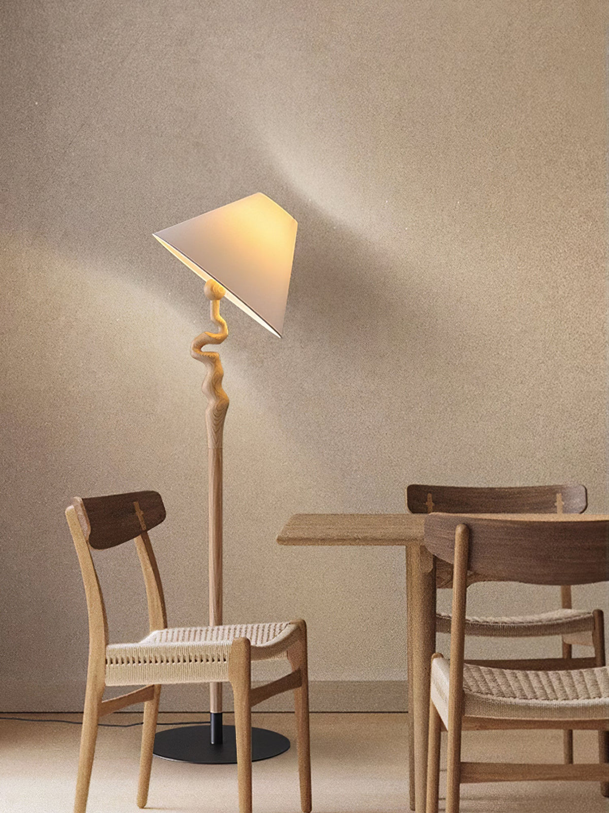 Avloril kunstnerisk gulvlampe i træ