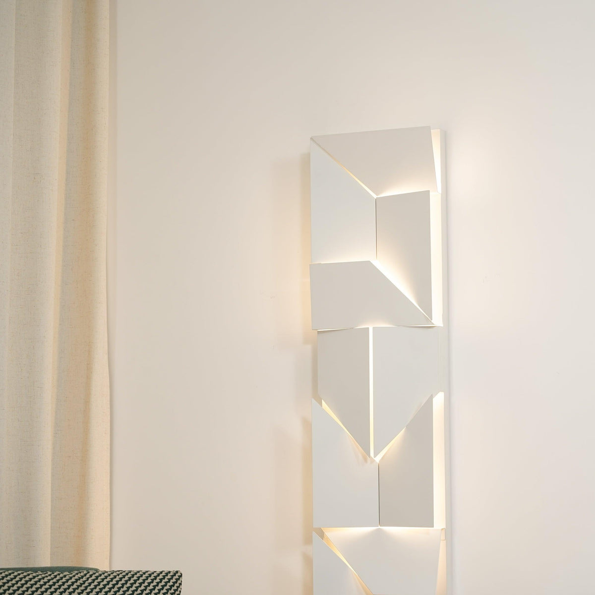 Deloza Shadows Rechargeable Grand Sconce Wall lamp