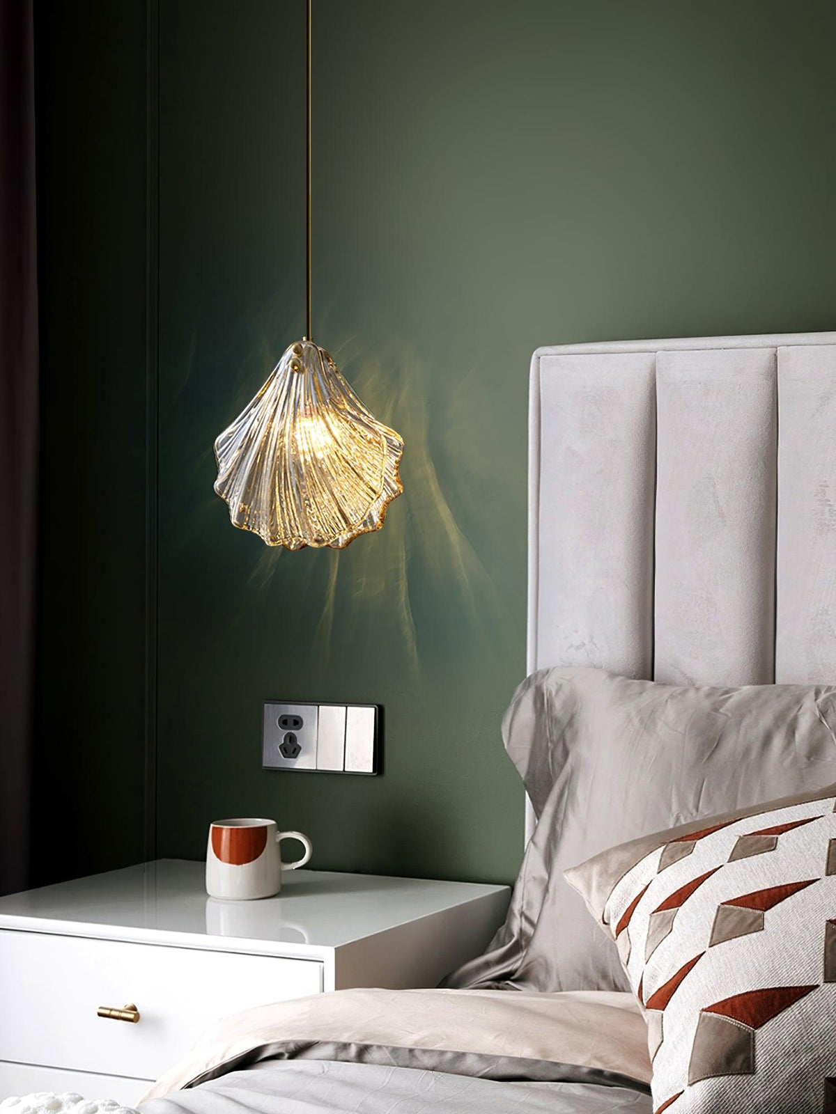 Veda pendellampa i glas, snäckformad, konstnärlig och elegant