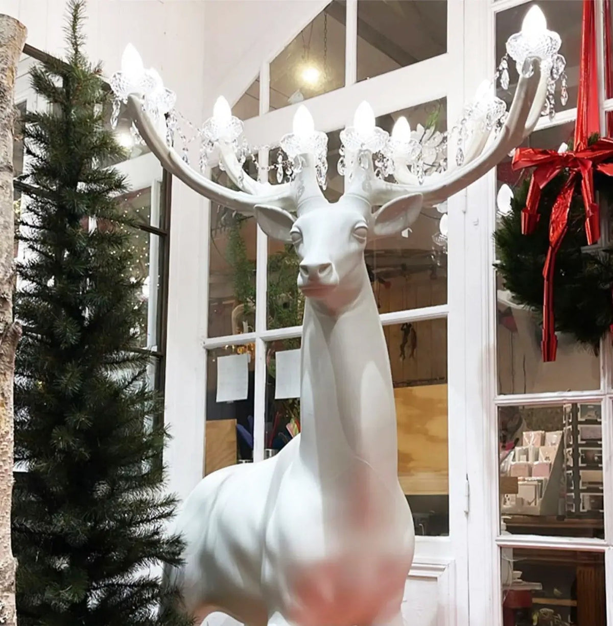 Veluaine-gulvlampe med hjortefigur, legende og kunstnerisk