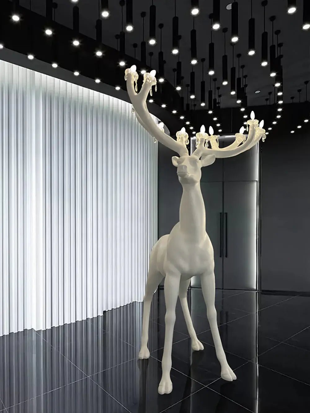 Veluaine-gulvlampe med hjortefigur, legende og kunstnerisk