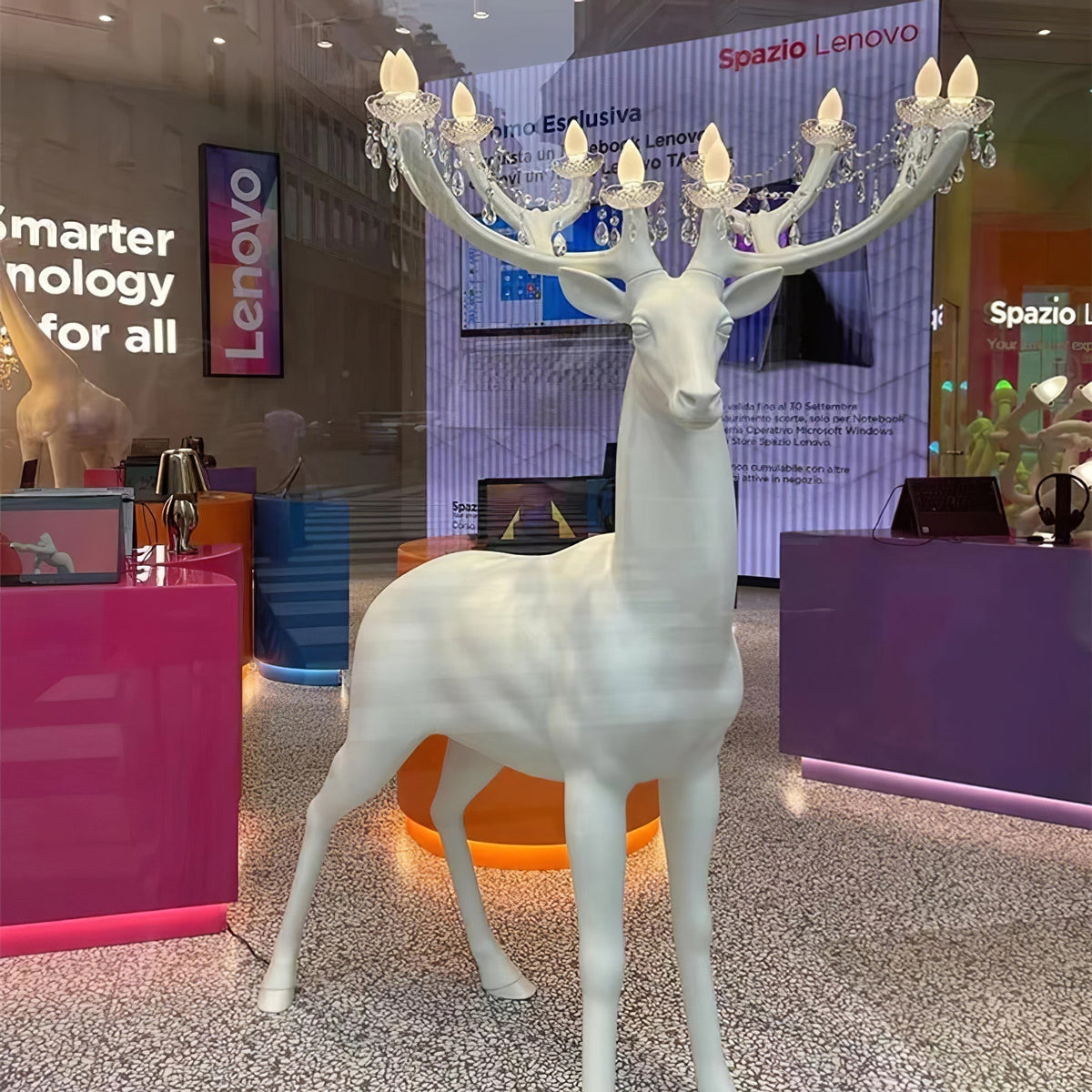Veluaine-gulvlampe med hjortefigur, legende og kunstnerisk