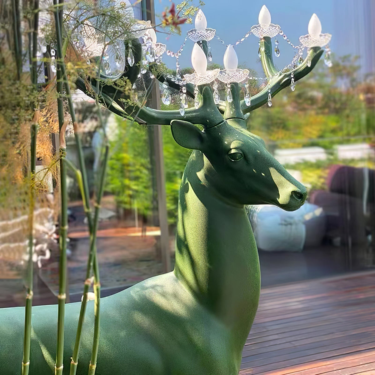 Veluaine-gulvlampe med hjortefigur, legende og kunstnerisk