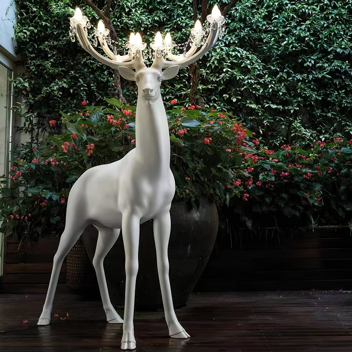 Veluaine-gulvlampe med hjortefigur, legende og kunstnerisk