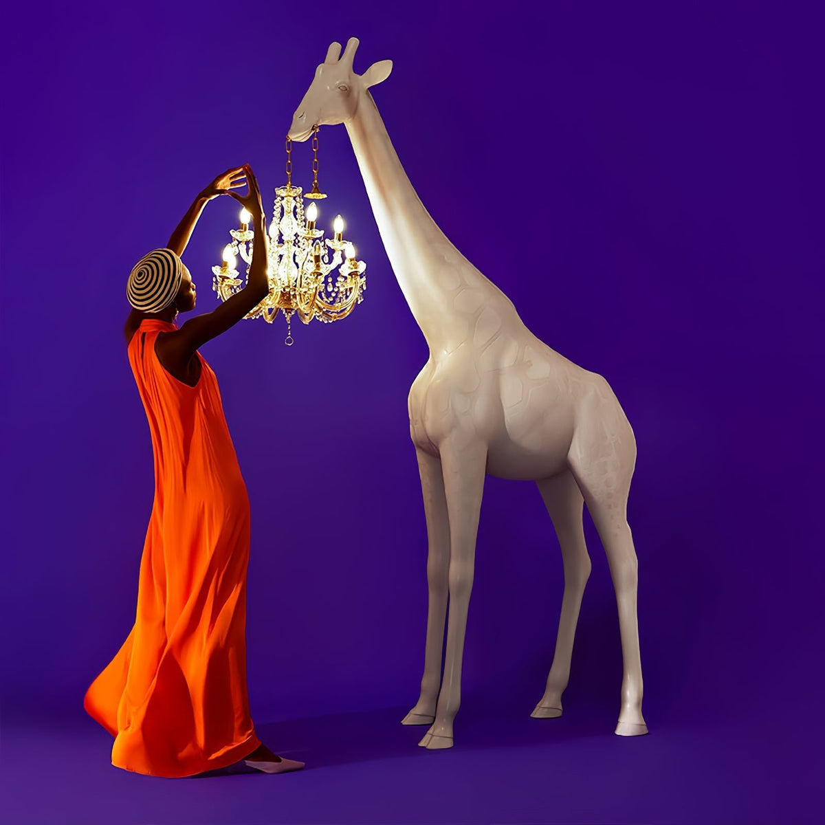 Veluaine-gulvlampe med hjortefigur, legende og kunstnerisk
