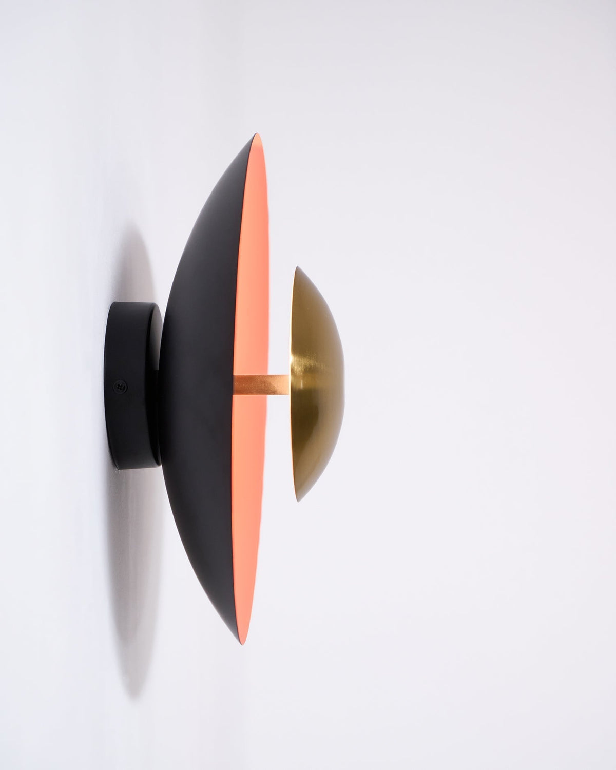 Erlirora enkel vägglampa med mjukt sken, plug-in