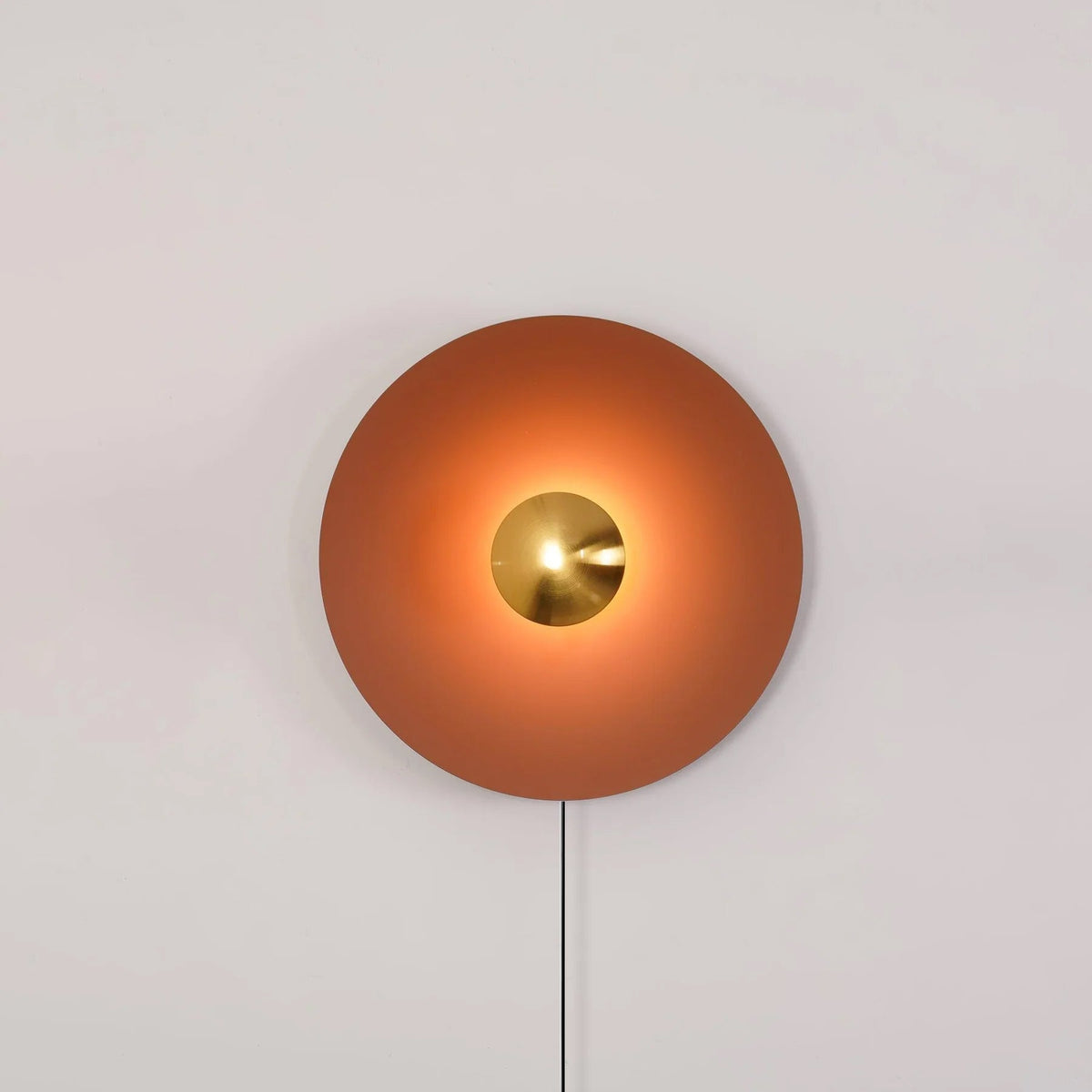 Erlirora enkel vägglampa med mjukt sken, plug-in