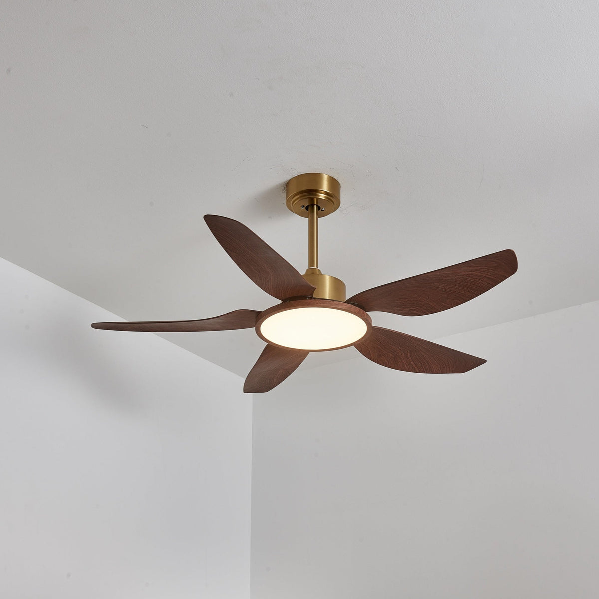 Sylenel moderne loftsventilator med lys i træ og messing