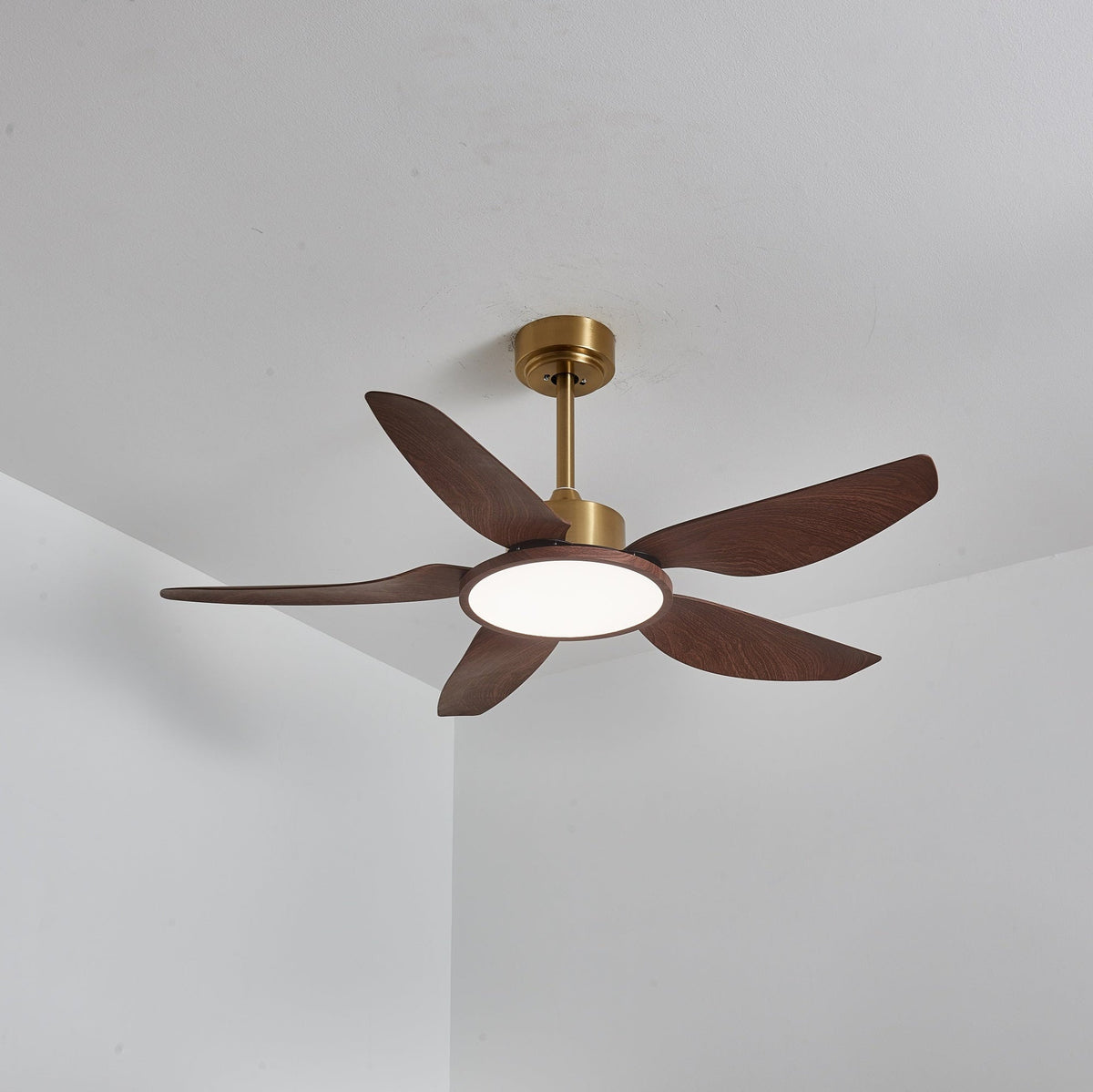 Sylenel moderne loftsventilator med lys i træ og messing