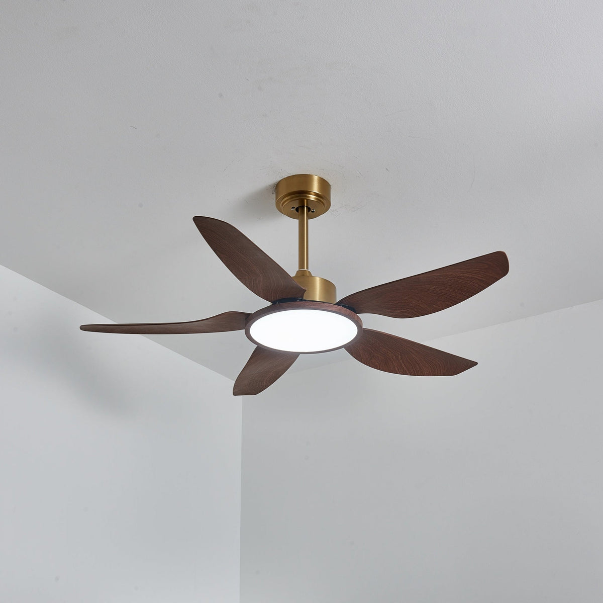 Sylenel moderne loftsventilator med lys i træ og messing