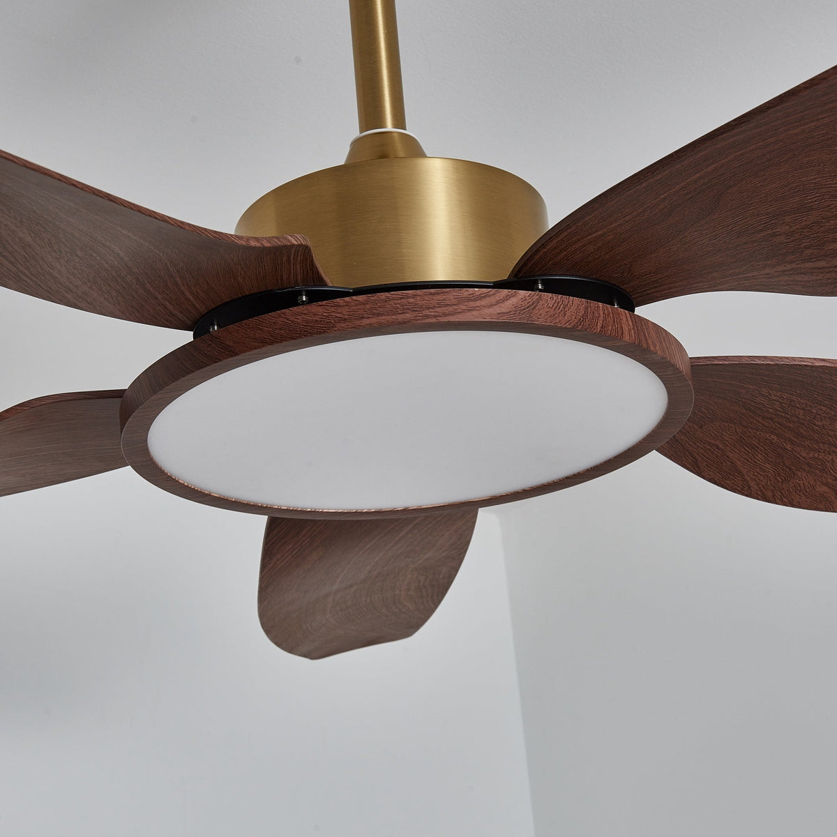 Sylenel moderne loftsventilator med lys i træ og messing