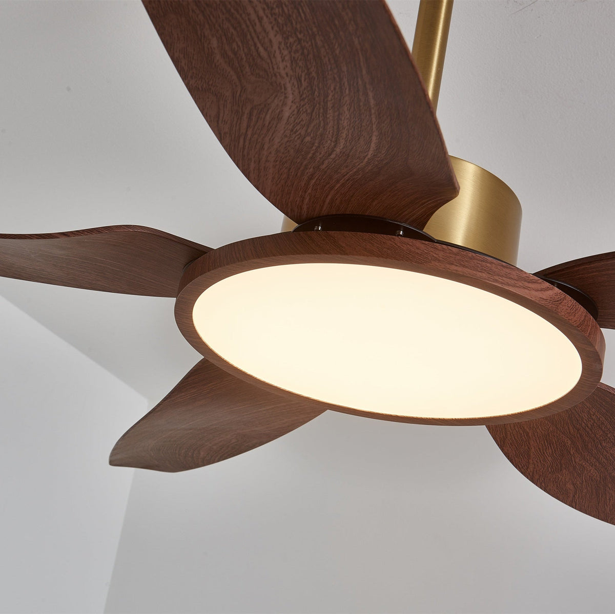 Sylenel moderne loftsventilator med lys i træ og messing
