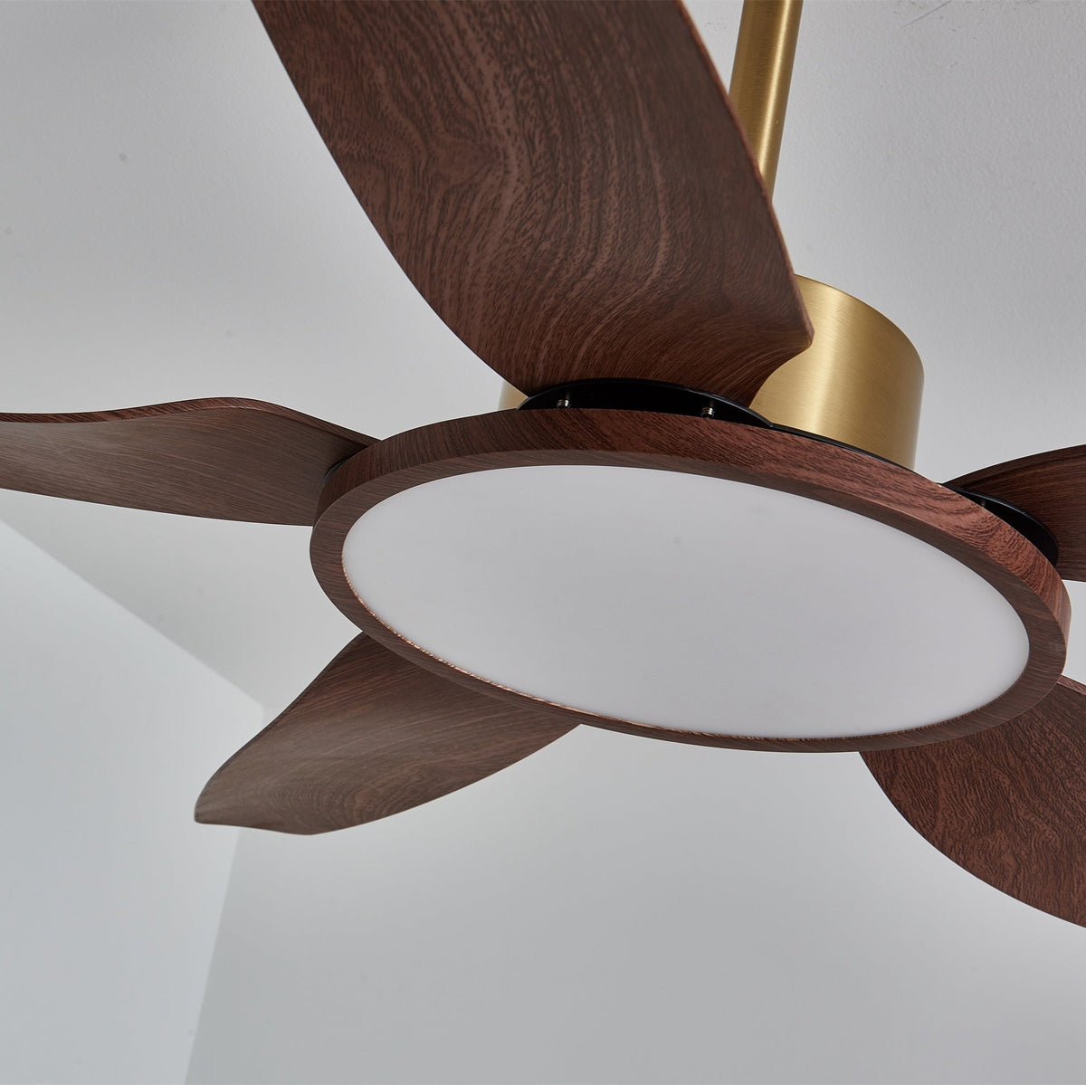 Sylenel moderne loftsventilator med lys i træ og messing