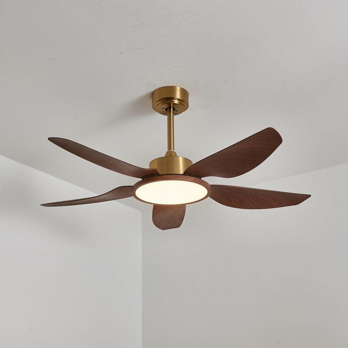 Sylenel moderne loftsventilator med lys i træ og messing