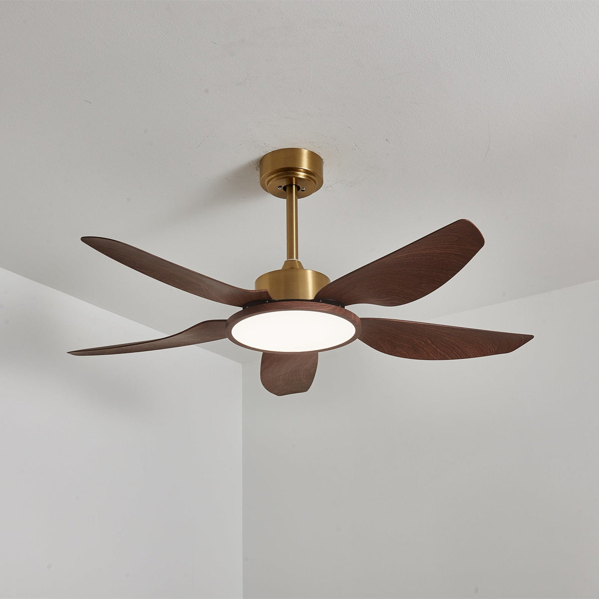 Sylenel moderne loftsventilator med lys i træ og messing