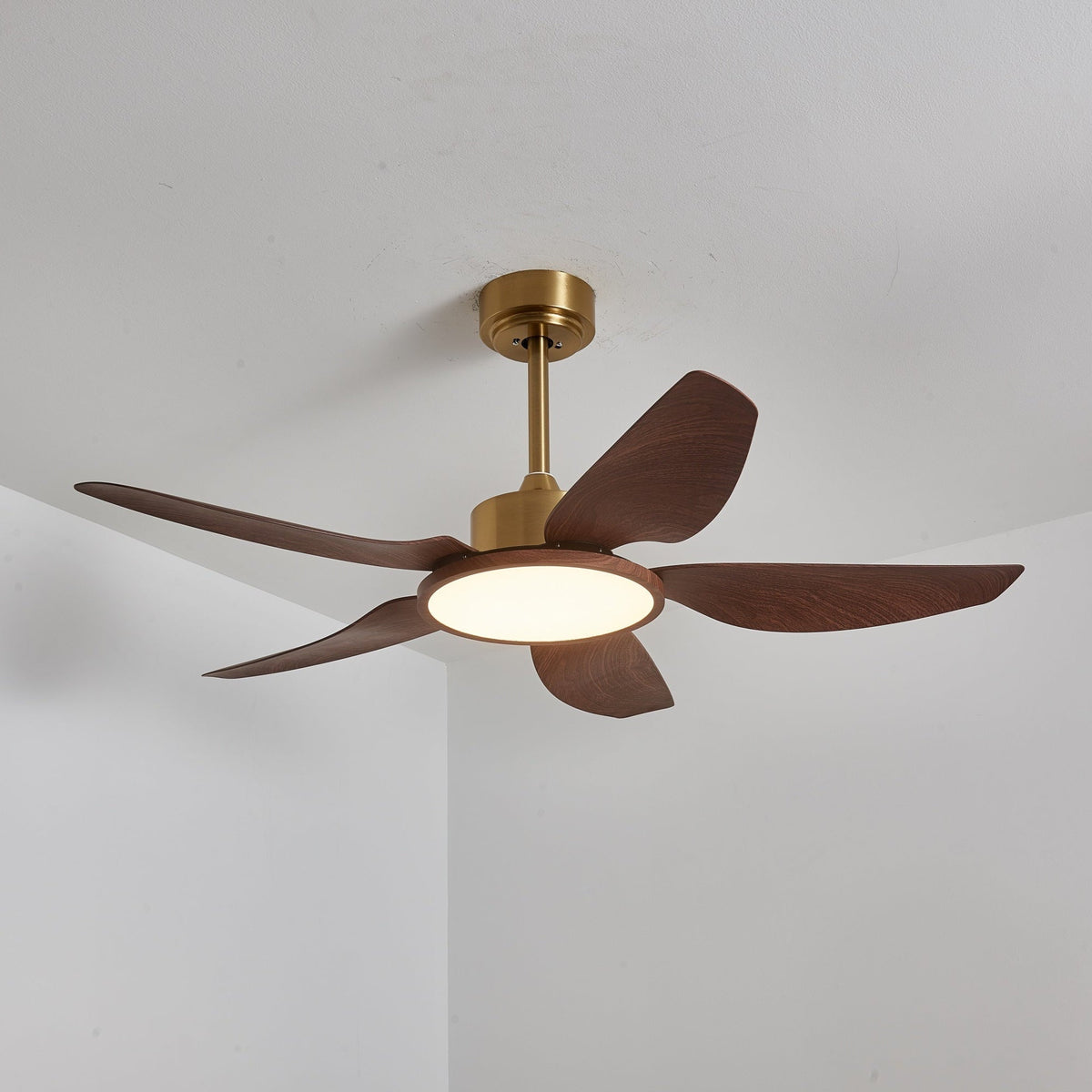 Sylenel moderne loftsventilator med lys i træ og messing