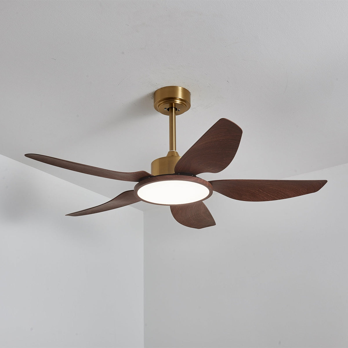 Sylenel moderne loftsventilator med lys i træ og messing