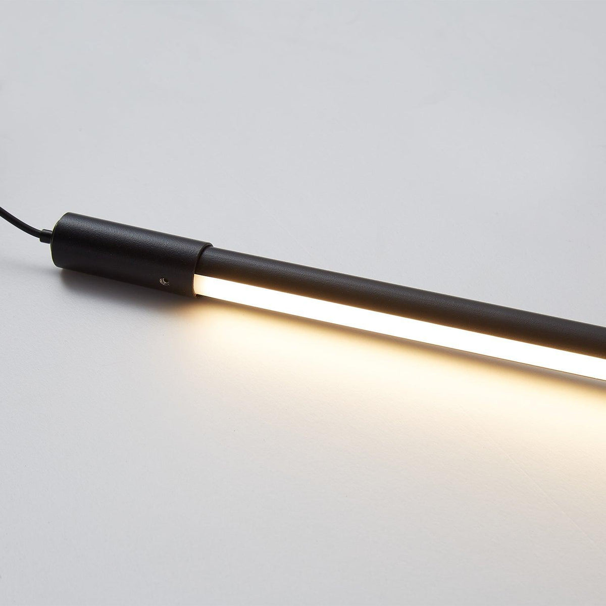 Candeeiro de pé minimalista Vedaian