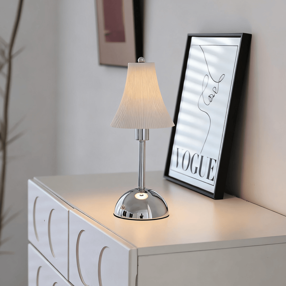 Elarin-bordlampe med slank talje