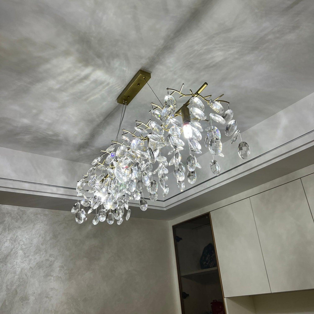 Luxirian kristallkrona med gyllene grenar och LED